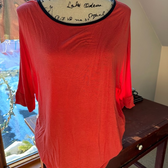 Heart and Hips Mid-length sleeve Top - Picture 2 of 3